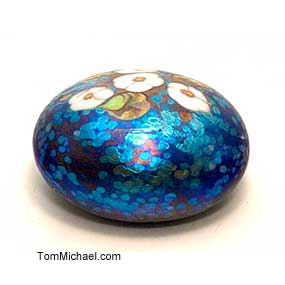 Iridescent art glass vases and paperweights at TomMichael.com